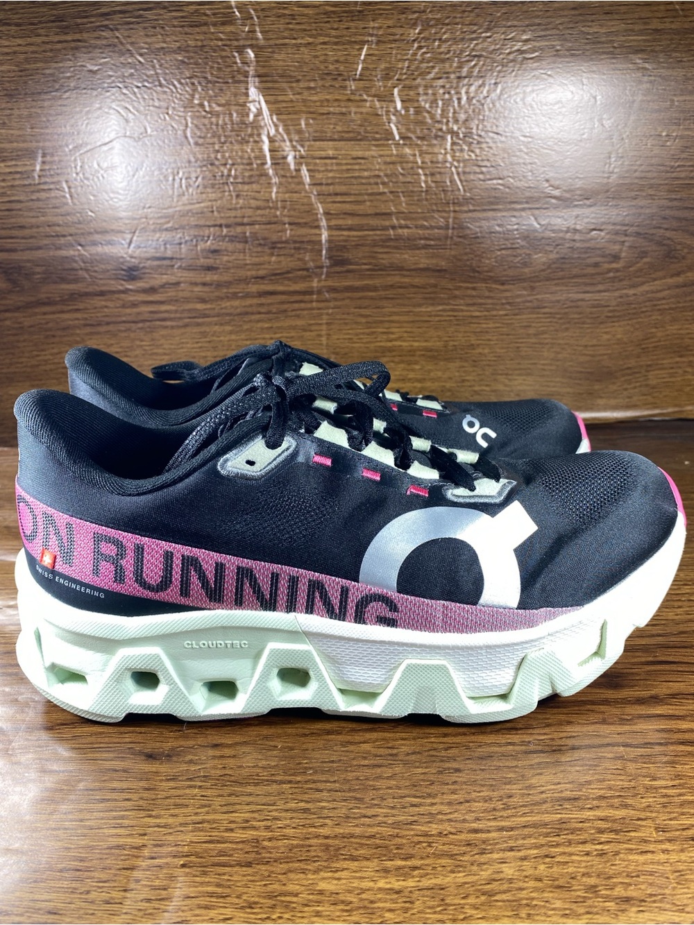 On Cloud cloud monster hyper women’s shoe size 9 read